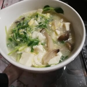 豆腐と豆苗の卵スープ